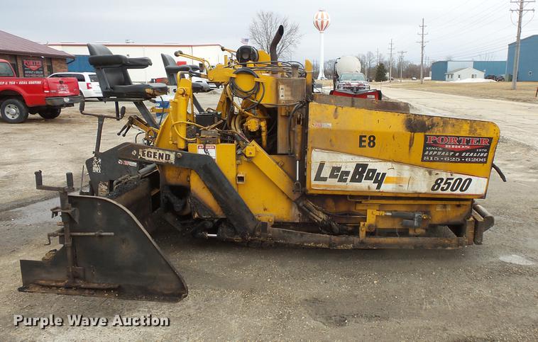 image for item DV9547 1996 Lee Boy L8500T paver