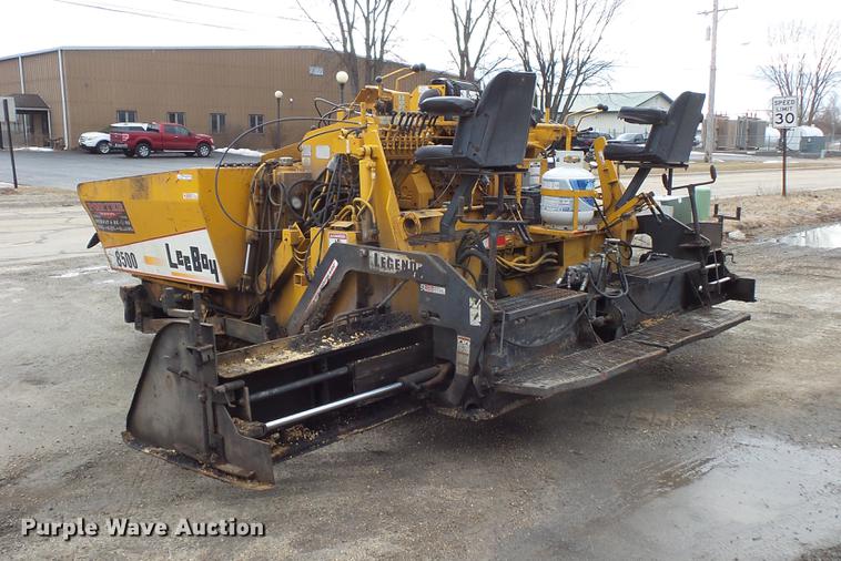 image for item DV9547 1996 Lee Boy L8500T paver