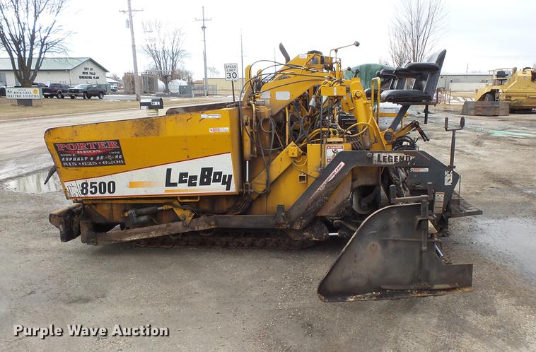 image for item DV9547 1996 Lee Boy L8500T paver
