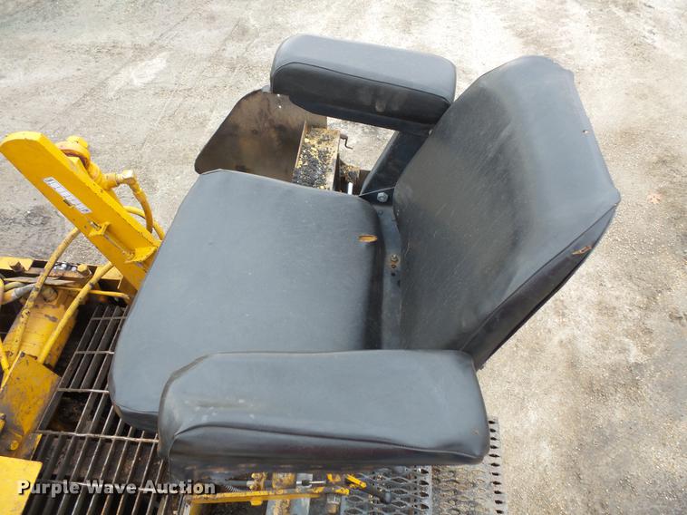 image for item DV9547 1996 Lee Boy L8500T paver