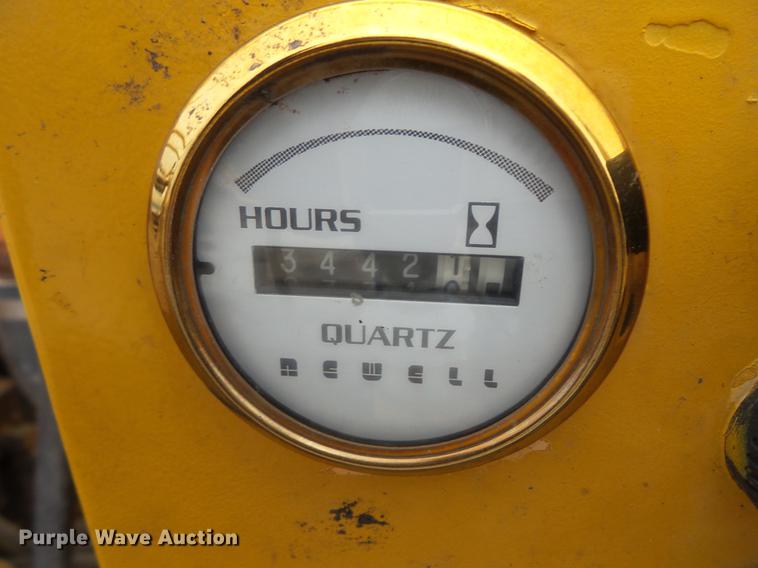 image for item DV9547 1996 Lee Boy L8500T paver