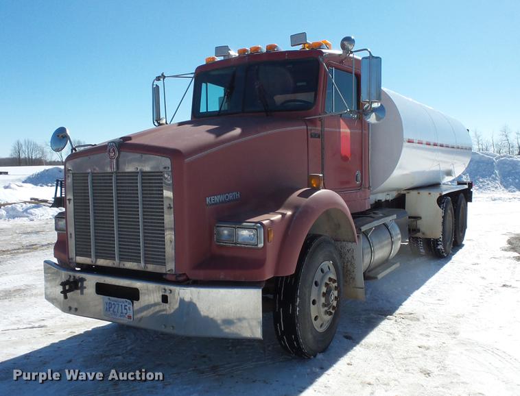image for item DV9558 1991 Kenworth T800 tank truck