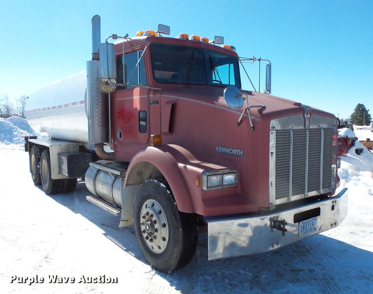 image for item DV9558 1991 Kenworth T800 tank truck