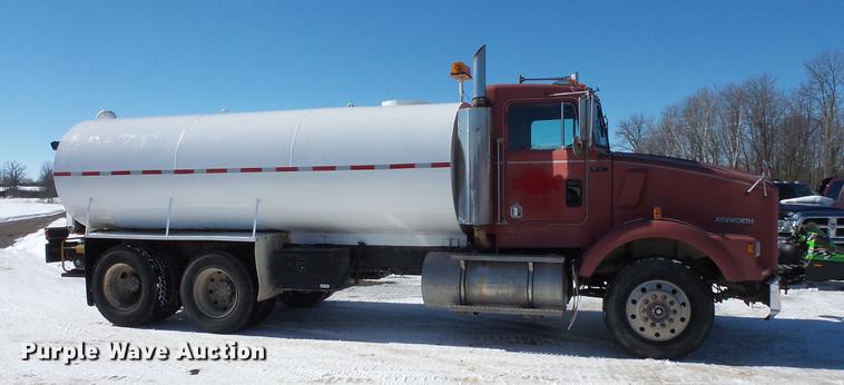 image for item DV9558 1991 Kenworth T800 tank truck