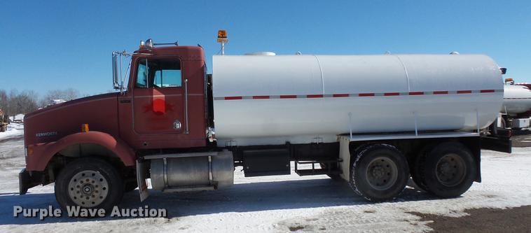 image for item DV9558 1991 Kenworth T800 tank truck