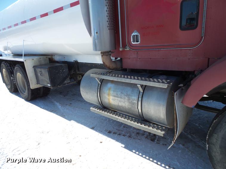 image for item DV9558 1991 Kenworth T800 tank truck