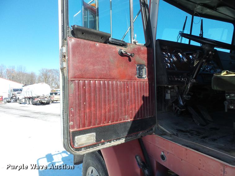 image for item DV9558 1991 Kenworth T800 tank truck