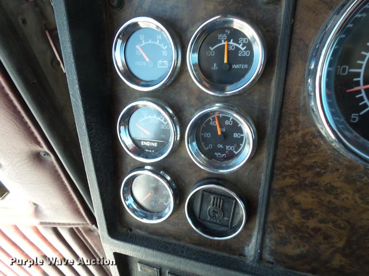 image for item DV9558 1991 Kenworth T800 tank truck