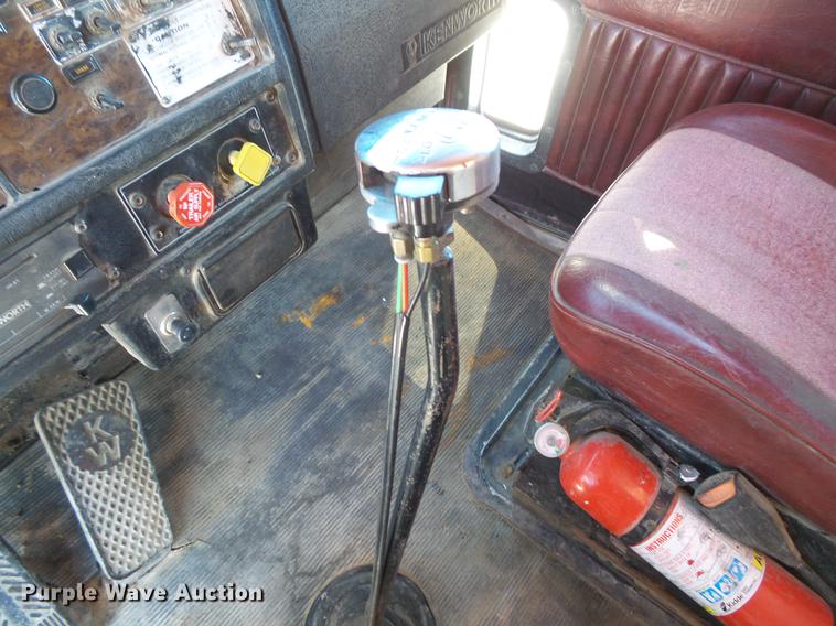 image for item DV9558 1991 Kenworth T800 tank truck