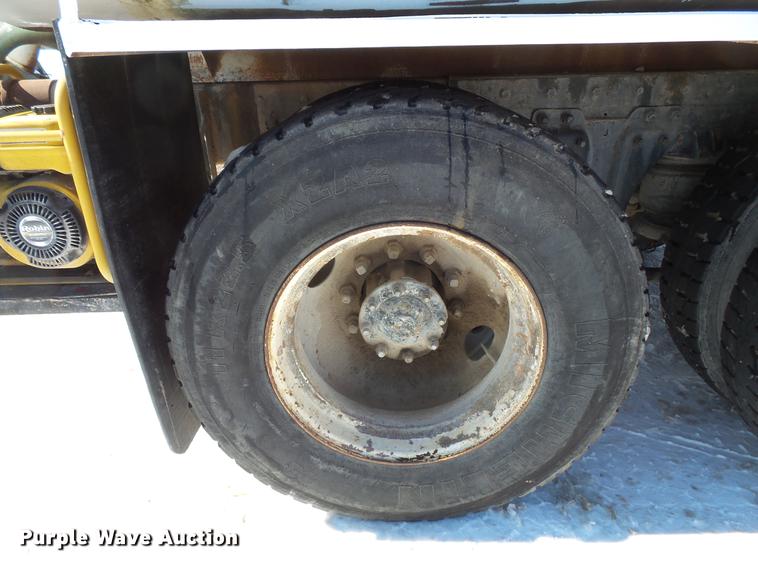 image for item DV9558 1991 Kenworth T800 tank truck