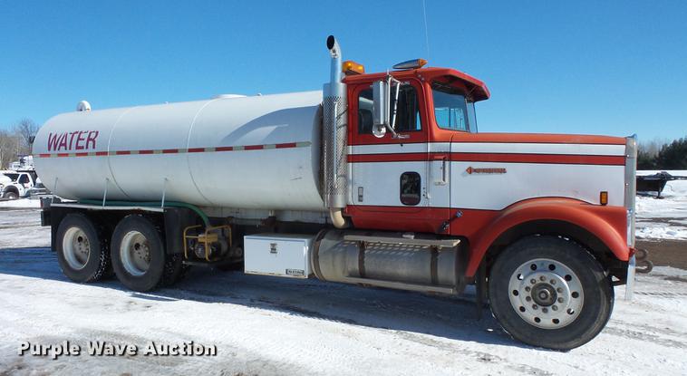 image for item DV9559 1987 International F9379 tank truck