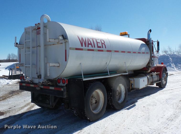 image for item DV9559 1987 International F9379 tank truck