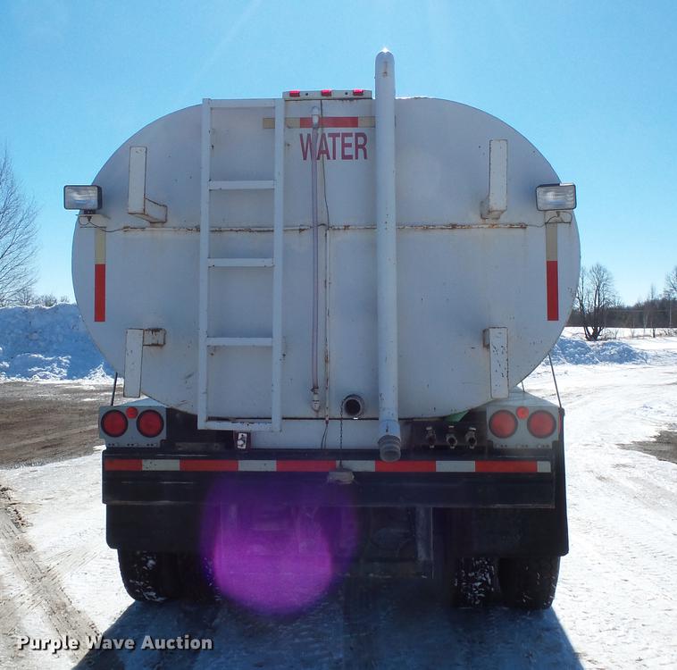 image for item DV9559 1987 International F9379 tank truck