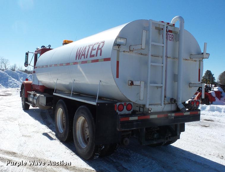 image for item DV9559 1987 International F9379 tank truck