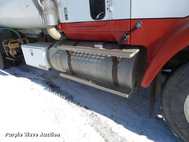 image for item DV9559 1987 International F9379 tank truck