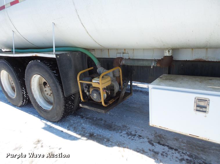 image for item DV9559 1987 International F9379 tank truck