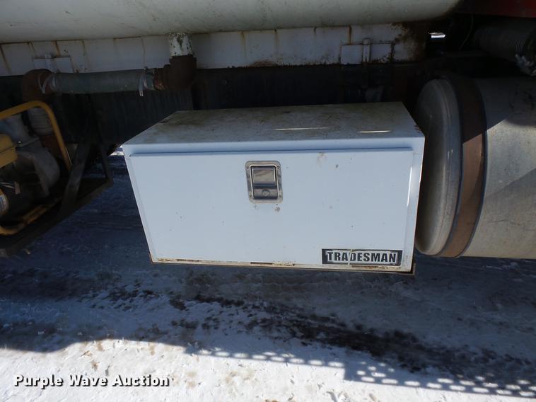 image for item DV9559 1987 International F9379 tank truck