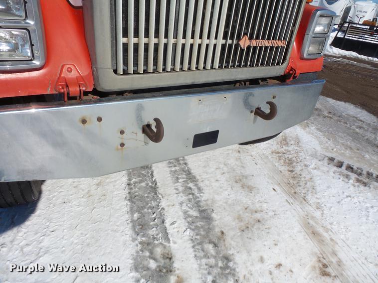 image for item DV9559 1987 International F9379 tank truck