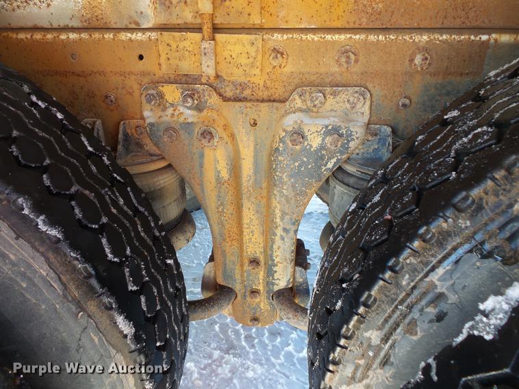 image for item DV9559 1987 International F9379 tank truck