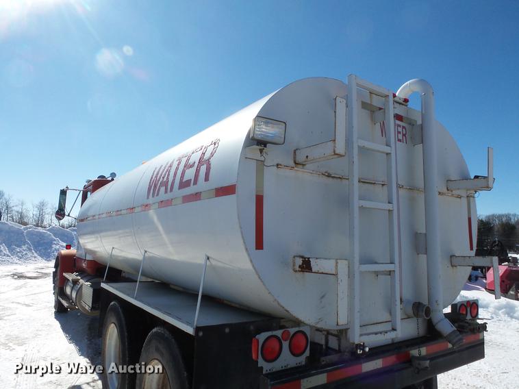 image for item DV9559 1987 International F9379 tank truck