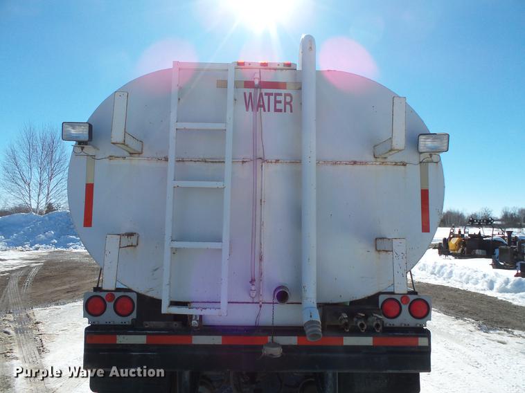 image for item DV9559 1987 International F9379 tank truck