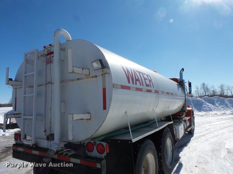 image for item DV9559 1987 International F9379 tank truck