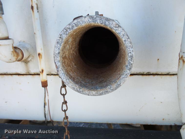 image for item DV9559 1987 International F9379 tank truck