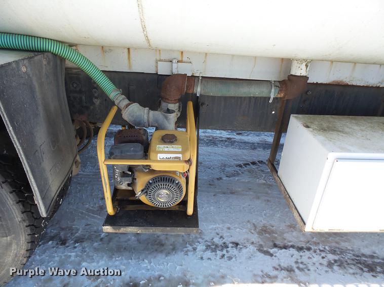 image for item DV9559 1987 International F9379 tank truck