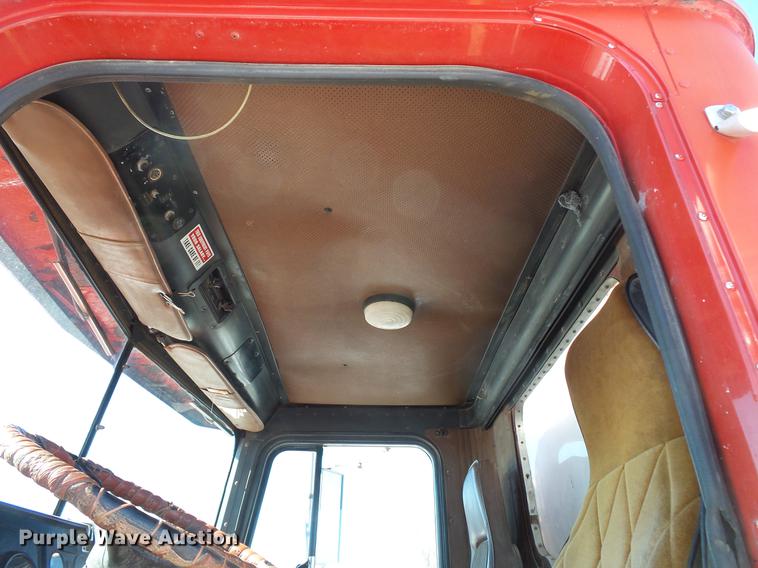 image for item DV9559 1987 International F9379 tank truck