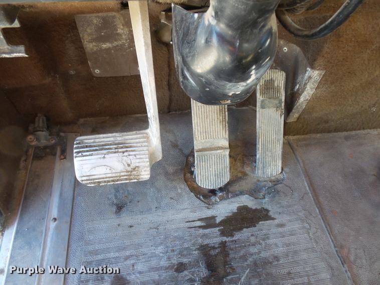 image for item DV9559 1987 International F9379 tank truck