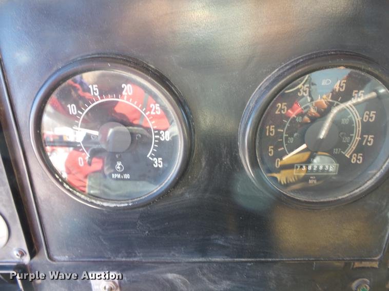 image for item DV9559 1987 International F9379 tank truck