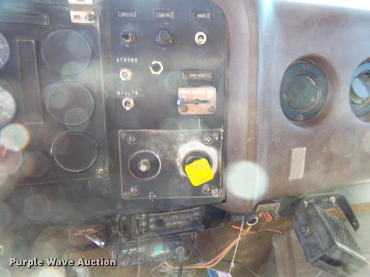 image for item DV9559 1987 International F9379 tank truck