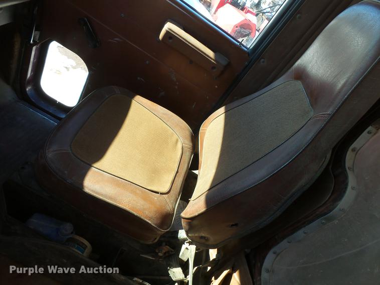 image for item DV9559 1987 International F9379 tank truck