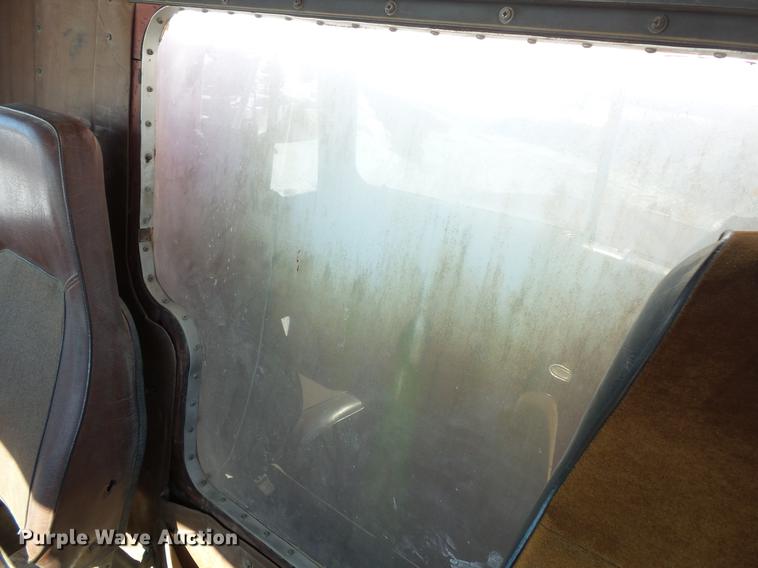 image for item DV9559 1987 International F9379 tank truck