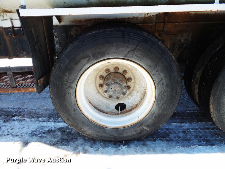 image for item DV9559 1987 International F9379 tank truck