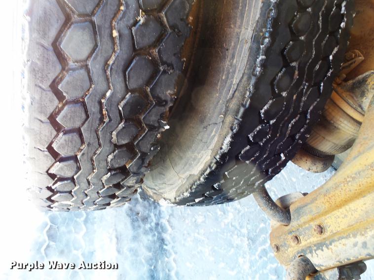 image for item DV9559 1987 International F9379 tank truck