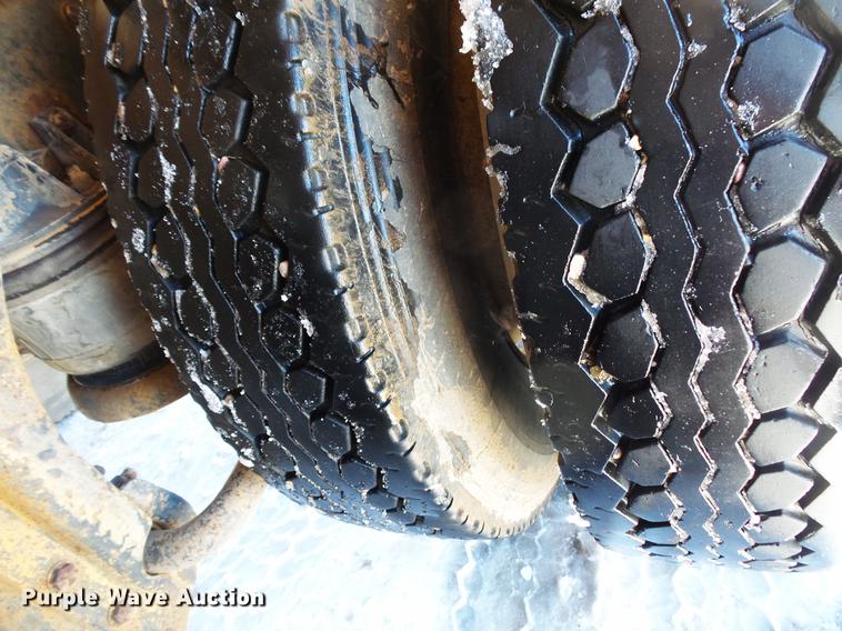 image for item DV9559 1987 International F9379 tank truck