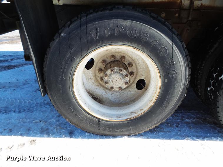 image for item DV9559 1987 International F9379 tank truck