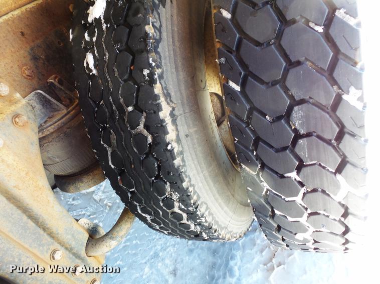 image for item DV9559 1987 International F9379 tank truck