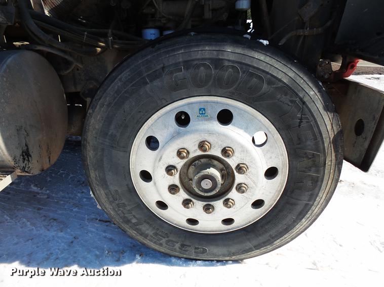 image for item DV9559 1987 International F9379 tank truck