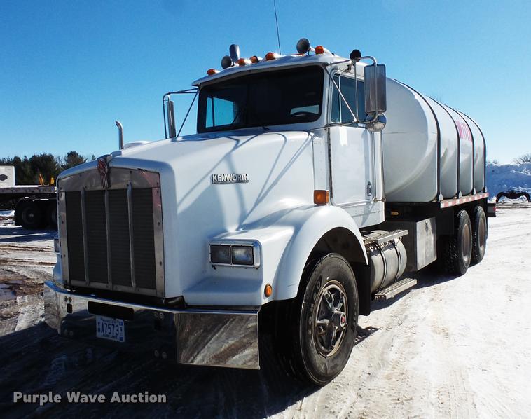 image for item DV9560 1991 Kenworth T800 tank truck