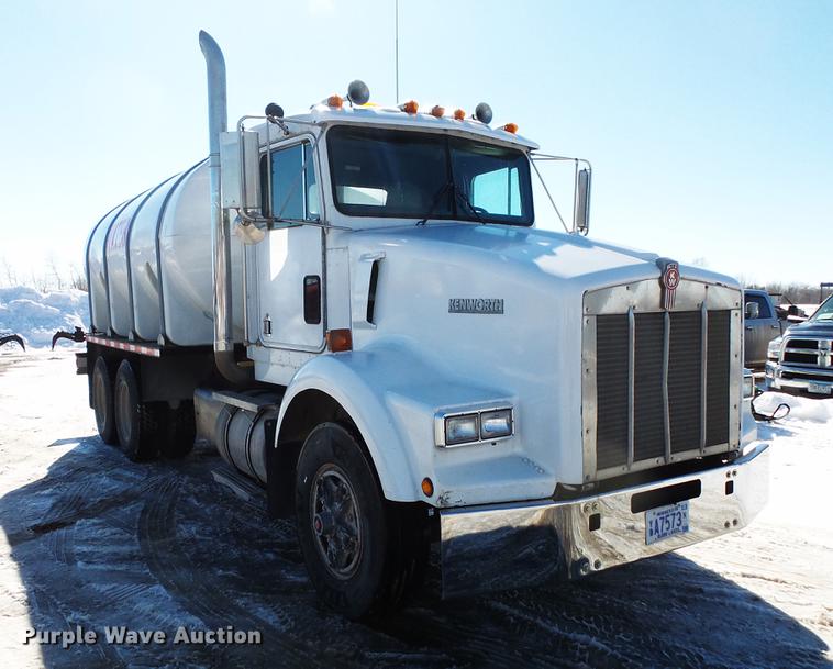 image for item DV9560 1991 Kenworth T800 tank truck