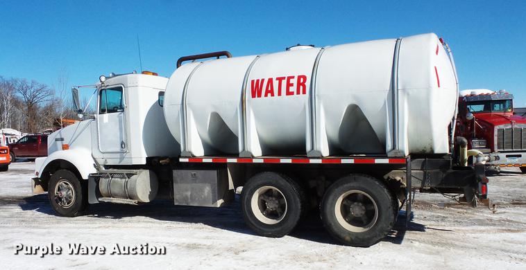 image for item DV9560 1991 Kenworth T800 tank truck