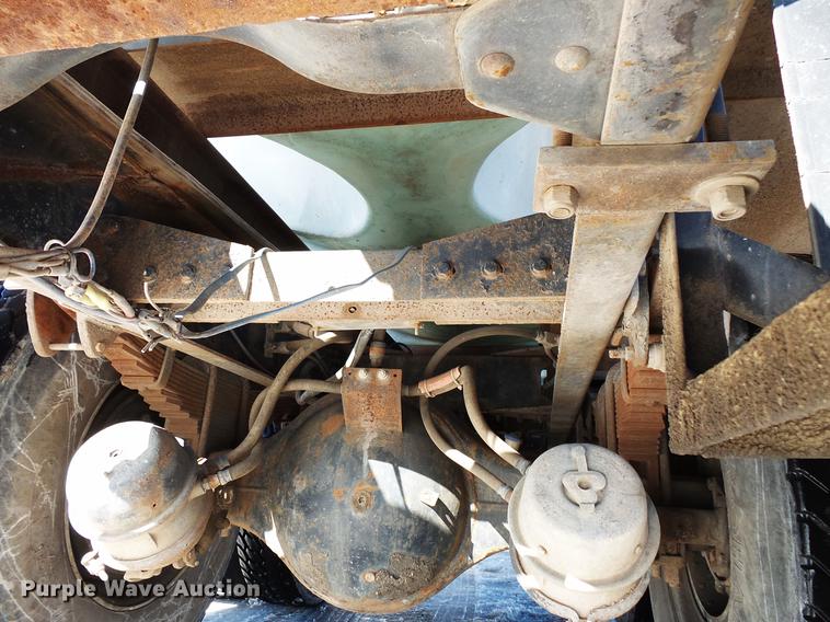 image for item DV9560 1991 Kenworth T800 tank truck