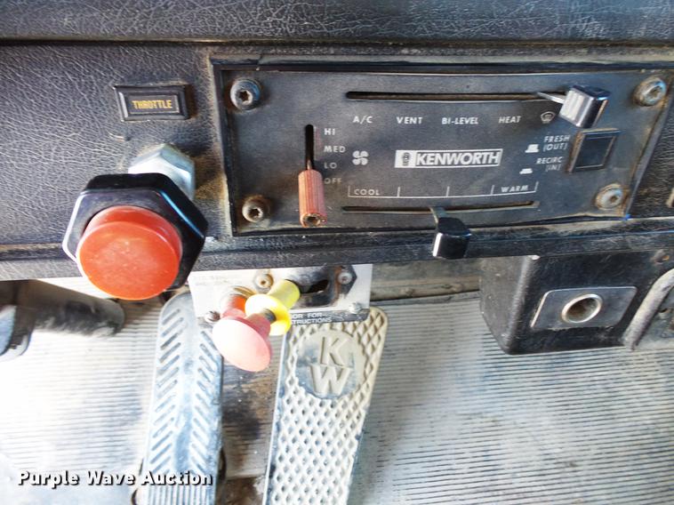 image for item DV9560 1991 Kenworth T800 tank truck