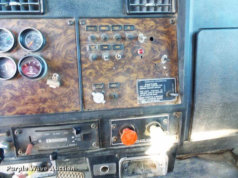 image for item DV9560 1991 Kenworth T800 tank truck