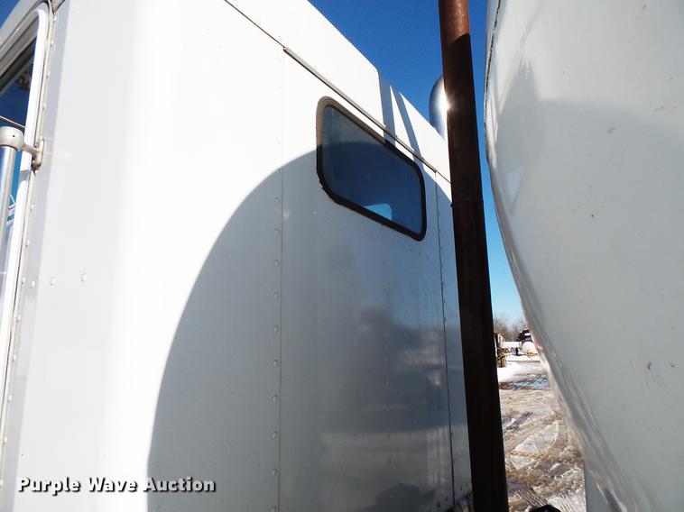 image for item DV9560 1991 Kenworth T800 tank truck