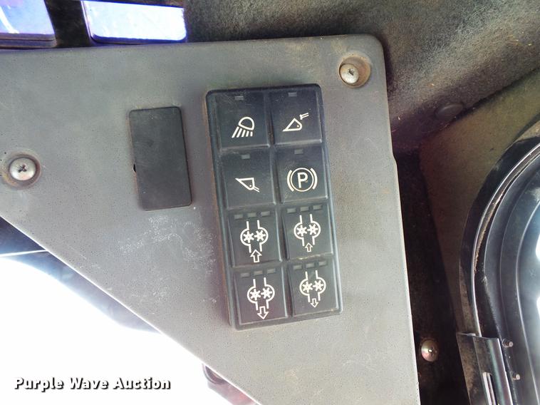 image for item DV9562 2012 Terex PT-100G skid steer