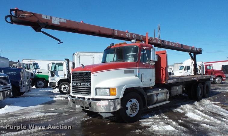 image for item DV9597 1993 Mack CH613 flatbed truck