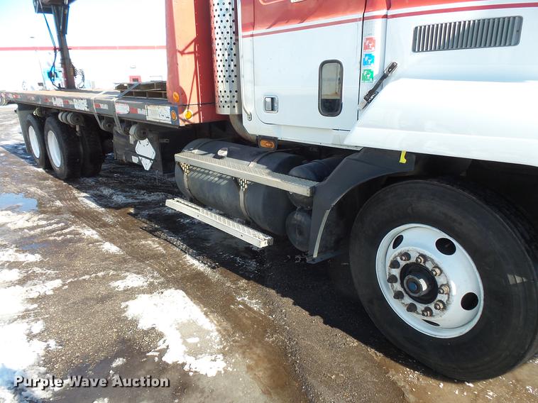 image for item DV9597 1993 Mack CH613 flatbed truck